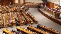 Suasana Rapat Paripurna DPR RI di Jakarta, Selasa (18/1/2022). Rapat mendengarkan pendapat Fraksi-fraksi terhadap RUU Usul Inisiatif Badan Legislasi DPR tentang Penghapusan Tindak Pidana Kekerasan Seksual, dilanjutkan pengambilan keputusan menjadi RUU Usul DPR. (Liputan6.com/Angga Yuniar)