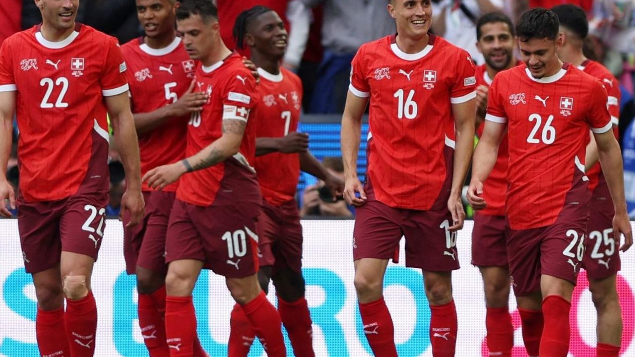 Timnas Swiss sukses memenangkan duel dengan Timnas Hungaria dalam penyisihan Grup A Euro 2024 di Stadion&nbsp;Cologne,&nbsp;Cologne, Jerman, Sabtu (15/6/2024). Granit Xhaka dkk menang meyakinkan dengan skor telak 3-1 atas Hungaria.&nbsp;Foto: REUTERS