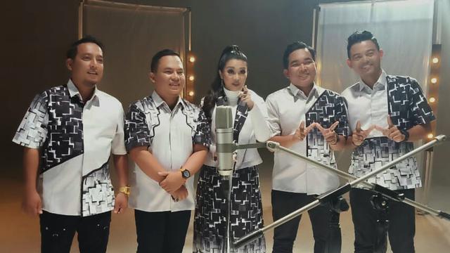Fitri Carlina dan Wali Band