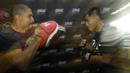 Petarung Indonesia, Stefer Rahardian, saat menggelar latihan terbuka jelang laga One Championship di Senayan, Jakarta, Kamis (14/07/2017). Pertarungan tersebut akan berlangsung di JCC, Jakarta, Sabtu (16/9/2017). (Bola.com/M Iqbal Ichsan)