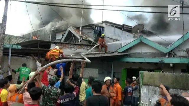 Belasan rumah di pemukiman padat di Jalan Sedap Malam, Senen Jakarta Pusat hangus terbakar.