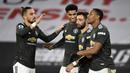 Para pemain Manchester United merayakan gol ketiga yang dibuat striker Marcus Rashford (kedua dari kiri), dalam laga lanjutan Liga Inggris 2020/21 pekan ke-13 melawan Sheffield United di Bramall Lane, Sheffield, Kamis (17/12/2020). Manchester United menang 3-2. (AFP/Peter Powell/Pool)