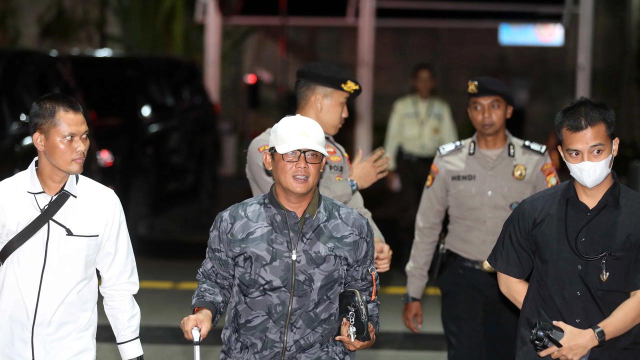 FOTO: Bupati Lampung Tengah Terjaring OTT KPK Terkait Dugaan Suap Pengesahan RAPBD