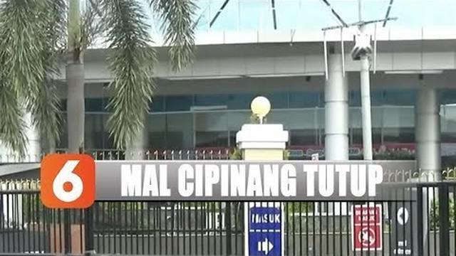 Hal ini bertentangan dengan pernyataan Gubernur DKI Jakarta Anies Baswedan yang menyatakan banjir yang terjadi di Jakarta tak mengakibatkan kantor dan pusat perbelanjaan tutup.