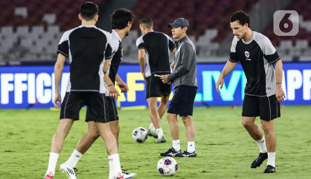 Tim asuhan pelatih Shin Tae-yong terlihat terus mematangkan persiapan menjelang pertandingan melawan Timnas Indonesia. (Liputan6.com/Angga Yuniar)