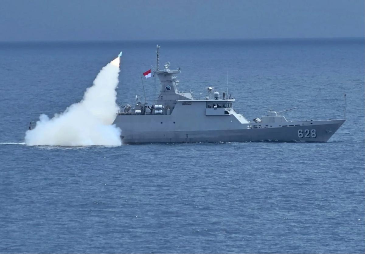 FOTO: TNI Tunjukkan Kesiapan Hadapi Perang Modern Lewat Latopslagab di Karimun Jawa