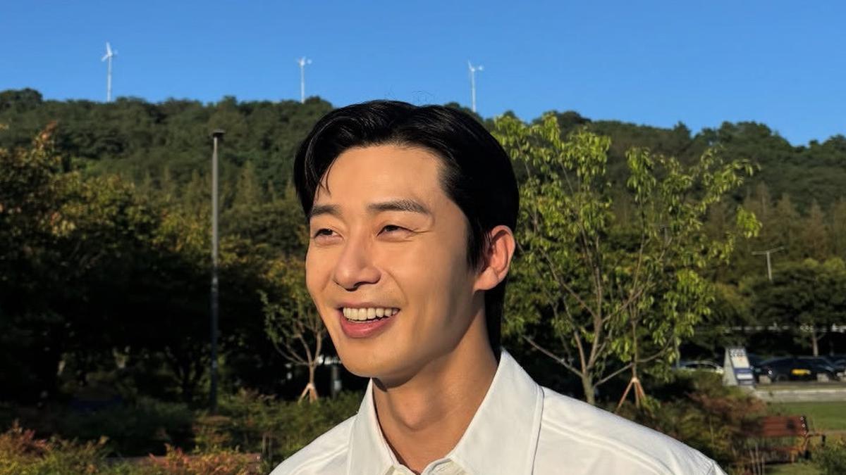 Liburan Tak Biasa Aktor Korea Park Seo Joon di Bali dari Lari hingga Yoga, Tampil dengan Gaya Sporty
