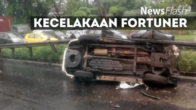 Kecelakaan tunggal Toyota Fortuner B 1165 PJH mengakibatkan ruas jalan di Tol JORR dari Tanah Kusir arah BSD Tangerang tersendat.