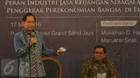 Presdir PT BCA Tbk, Jahja Setiaatmadja (Kiri) dan Dirut BRI Asmawi Syam dalam diskusi Indonesia CEO Talks di Jakarta, (17/5). Diskusi membahas peran industri Jasa Keuangan sebagai motor penggerak perekonomian bangsa di era MEA. (Liputan6.com/Angga Yuniar)