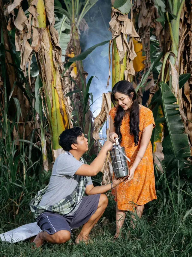 6 Maternity Shoot Bella Bonita dan Denny Caknan di Kebun Ini Tampul Curi Perhatian