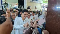 Menkeu Purbaya Sambangi Pasar Tanah Abang, Diserbu Emak-Emak Ditodong Kue Lebaran