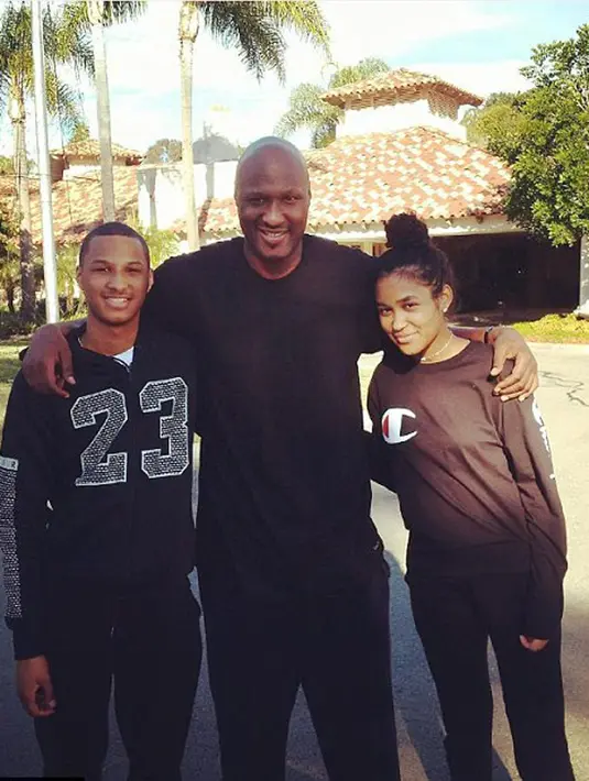 Hal ini pun diakui oleh dokter yang menangani Lamar selama ini, Dr Travis Stork, saat dilakukan wawancara secara ekslusif bersama Dailymail.com. Ia menyampaikan perasaan bangganya terhadap Lamar. (Instagram/lamarodom)