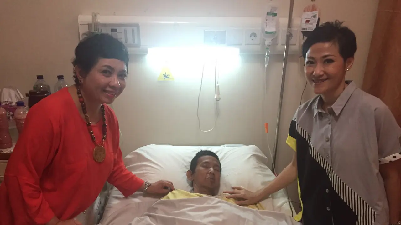 Kanker 'Gerogoti' Setengah Badan Ibu Rosida