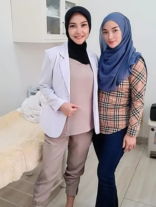 Perempuan berusia 33 tahun itu mengungkapkan alasannya hingga akhirnya memutuskan berhijab. Ia mengaku sedang belajar ingin menjadi lebih baik lagi. [Instagram/zaskia_gotix]