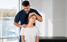 Pijat Kretek vs. Chiropractic: Apa Perbedaannya?
