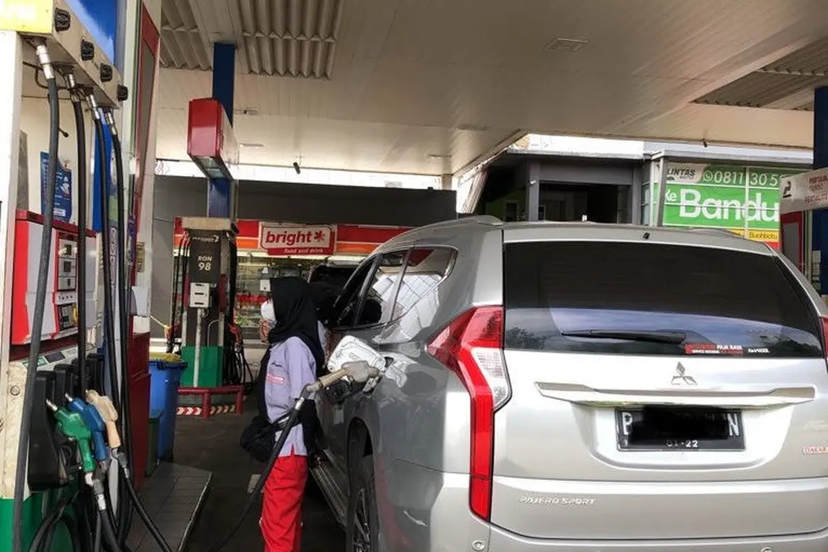 Pertamina meminta masyarakat yang ingin membeli BBM subsidi pertalite dan solar mendaftar ke website MyPertamina yakni https://subsiditepat.mypertamina.id/. Pendaftaran dibuka mulai 1 Juli 2022.