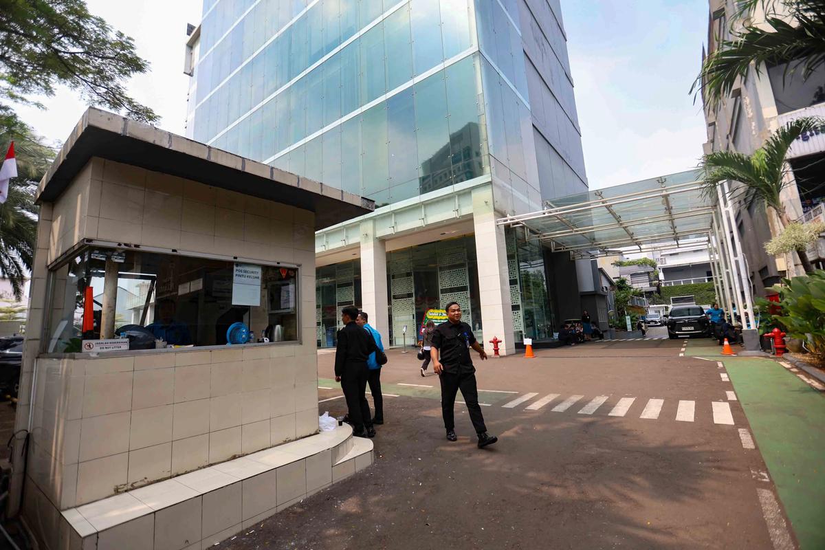 FOTO: Kejagung Geledah Kantor BGN Aktivitas Pegawai Terganggu