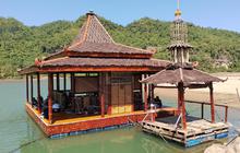 Sensasi Beribadah di Masjid Apung Pacitan, Pemandangan Laut yang Membentang Bikin Hidup Makin Tenang