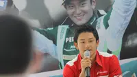 Pembalap Formula 3 asal Indonesia ini mampu naik podium dengan menempati tempat ketiga pada race kedua di GP Monaco, 24 Mei kemarin, Jakarta, Senin (2/6/2014) (Liputan6.com/Faizal Fanani).