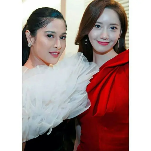 Potret Dian Sastrowardoyo Bareng Yoona SNSD
