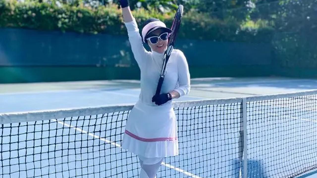 Outfit Olahraga Tenis ala Syahrini, Anggun dan Sporty