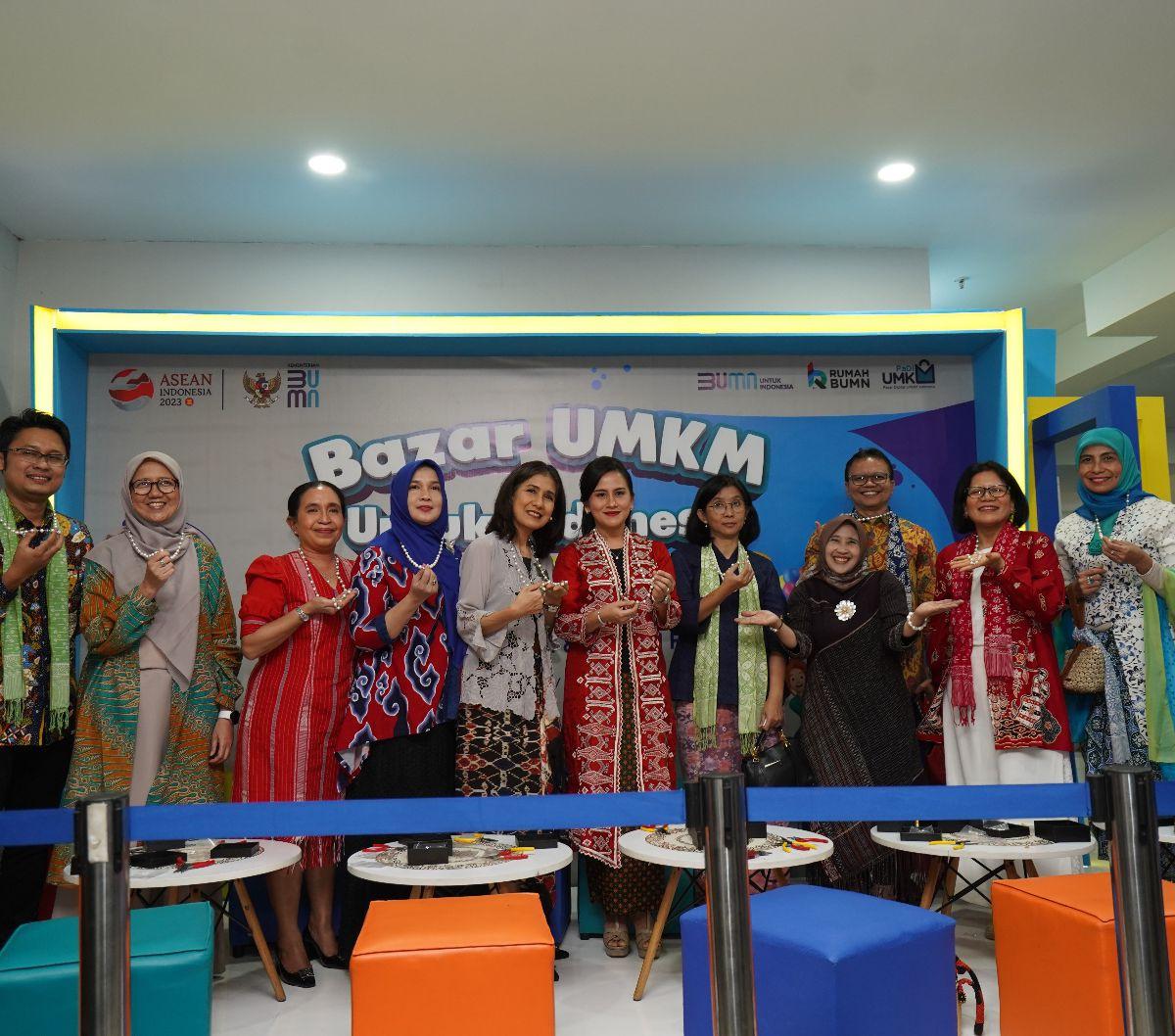 Dari sisi pemasaran, Loto melanjutkan, masih banyak UMKM yang membutuhkan dukungan akses. Untuk mendukung hal tersebut, BUMN membantu memfasilitasi pemasaran UMKM melalui Pasar Digital (PaDi UMKM).&nbsp;