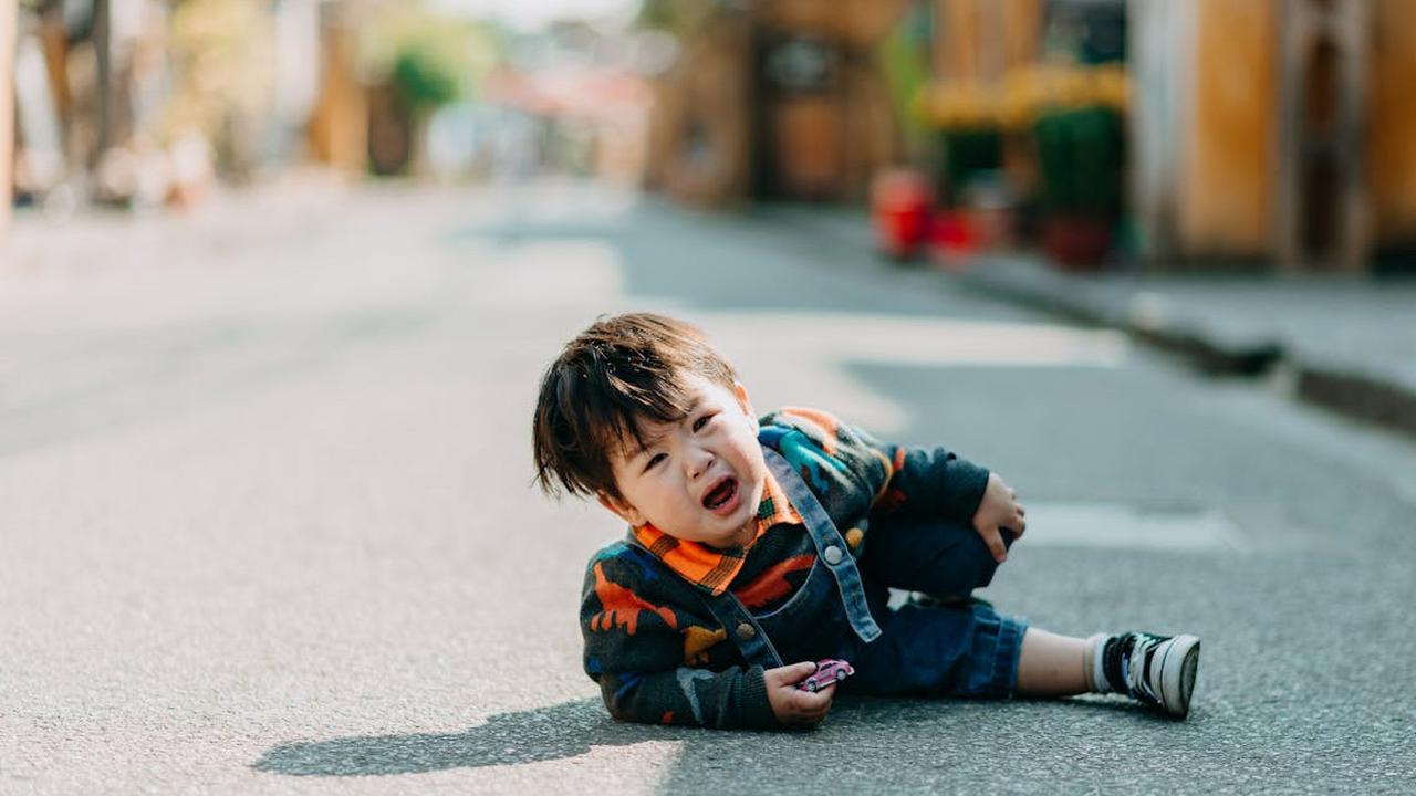 Tetap Tenang! Begini Cara Mengatasi Anak Tantrum di Tempat Umum
