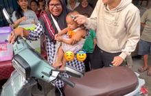 Dagangan Takjil Belum Laku Jelang Maghrib, Ibu Ini Menangis Haru saat Diborong dan Dibayar dengan Motor Baru