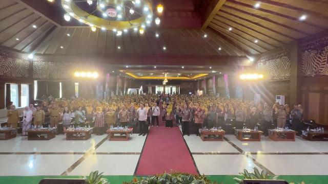 Mengedukasi Bidan di Blitar Tentang Pentingnya ASI untuk Atasi Stunting