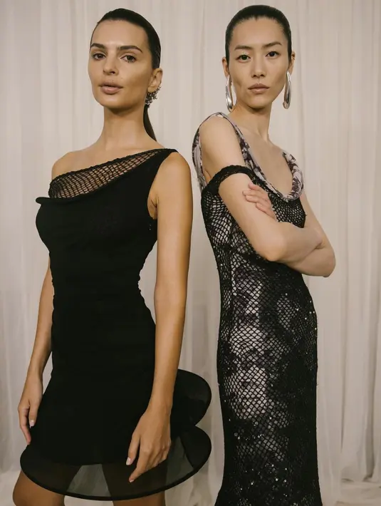 Paduan material menjadi kunci yang menjadikan koleksi ini semakin spesial. [Foto: Instagram/ Tory Burch SS 2024].