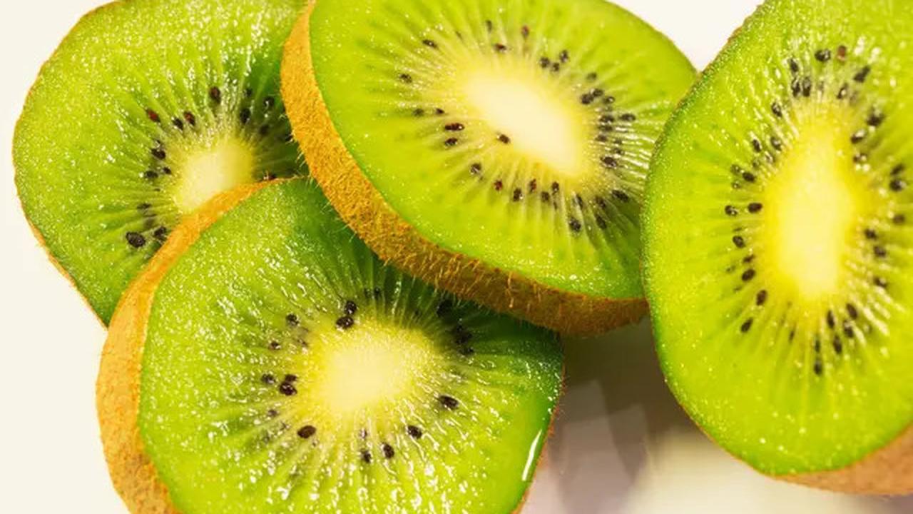 8 Buah dengan Kandungan Kalsium Tertinggi untuk Tulang dan Gigi yang Kuat