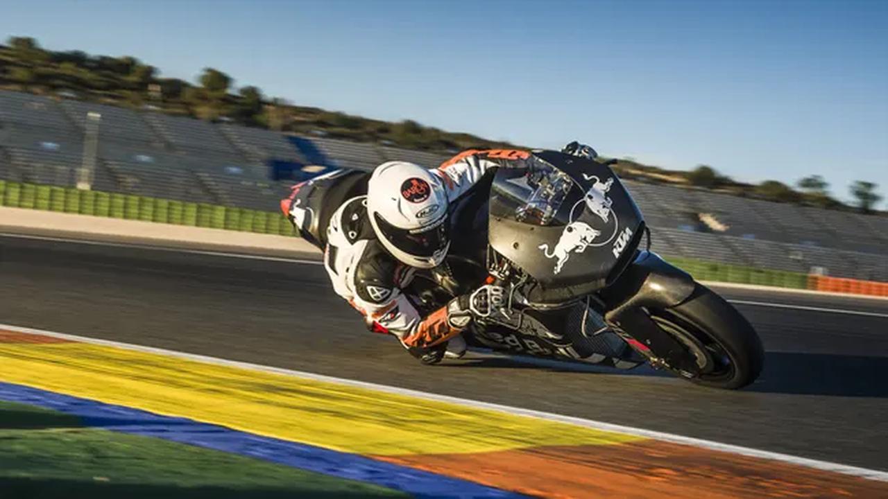 Mika Kallio jajal RC16 di Valencia (c) KTM Motorsport