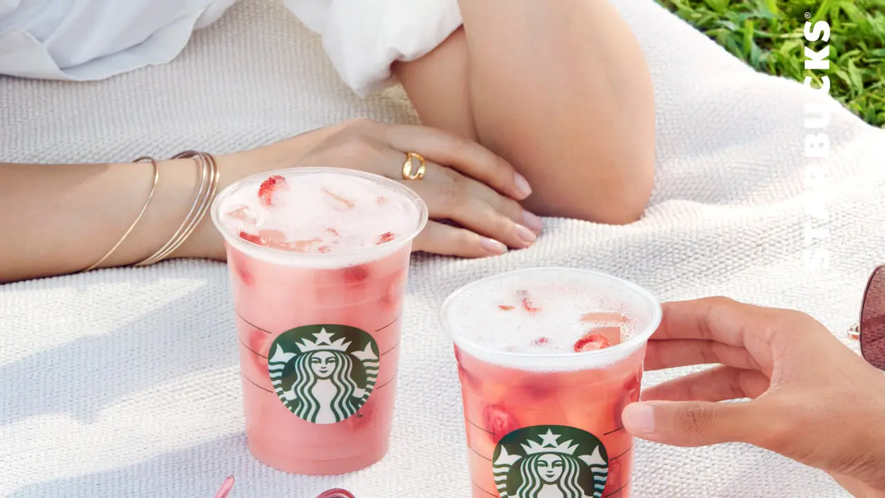Sensasi Segar dari Strawberry Acai Refreshers yang Viral Kini Bisa Dinikmati di Indonesia