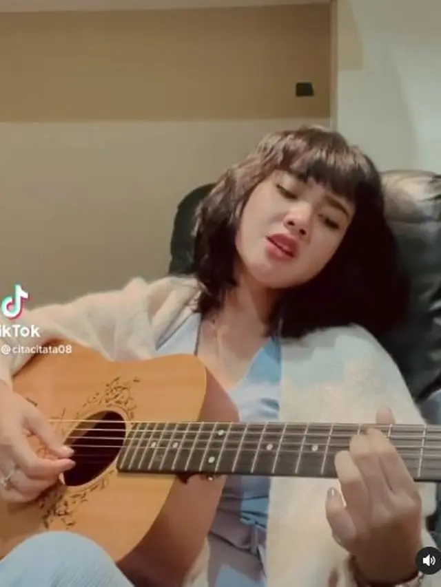 6 Potret Cita Citata dengan Gaya Rambut Berponi, Makin Imut