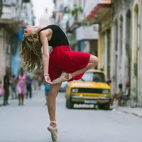 Di Kuba, para penari balet latihan di jalanan. Keren abis! (Via: boredpanda.com)