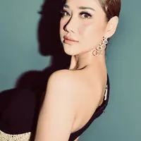 Di Hari Kasih sayang, cek makeup kece penyanyi idola ini. (Sumber foto: bclsinclair/instagram)