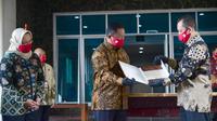 Sekretariat Presiden dan Arsip Nasional Republik Indonesia (ANRI) melakukan serah terima arsip naskah asli teks proklamasi yang ditulis tangan Bapak Proklamator, Ir.Soekarno. (Istimewa)