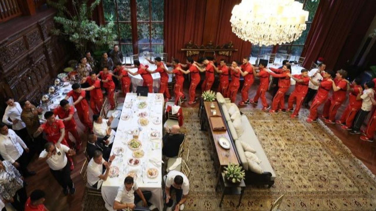 VIDEO: Intip Serunya Timnas Indonesia Nyanyi & Joget Bareng Lagu Maumere di Rumah Prabowo