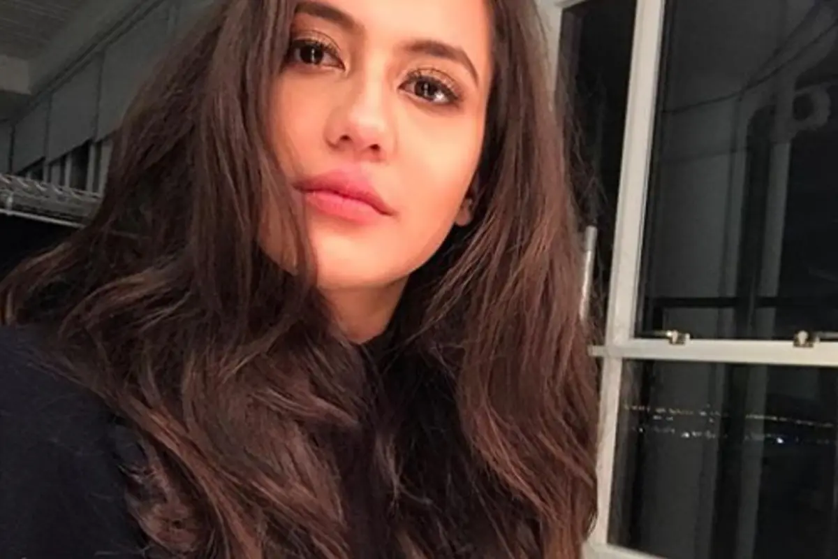 Polesan Makeup Minimalis ala Pevita Pearce yang Memukau Bikin Wajah Fresh