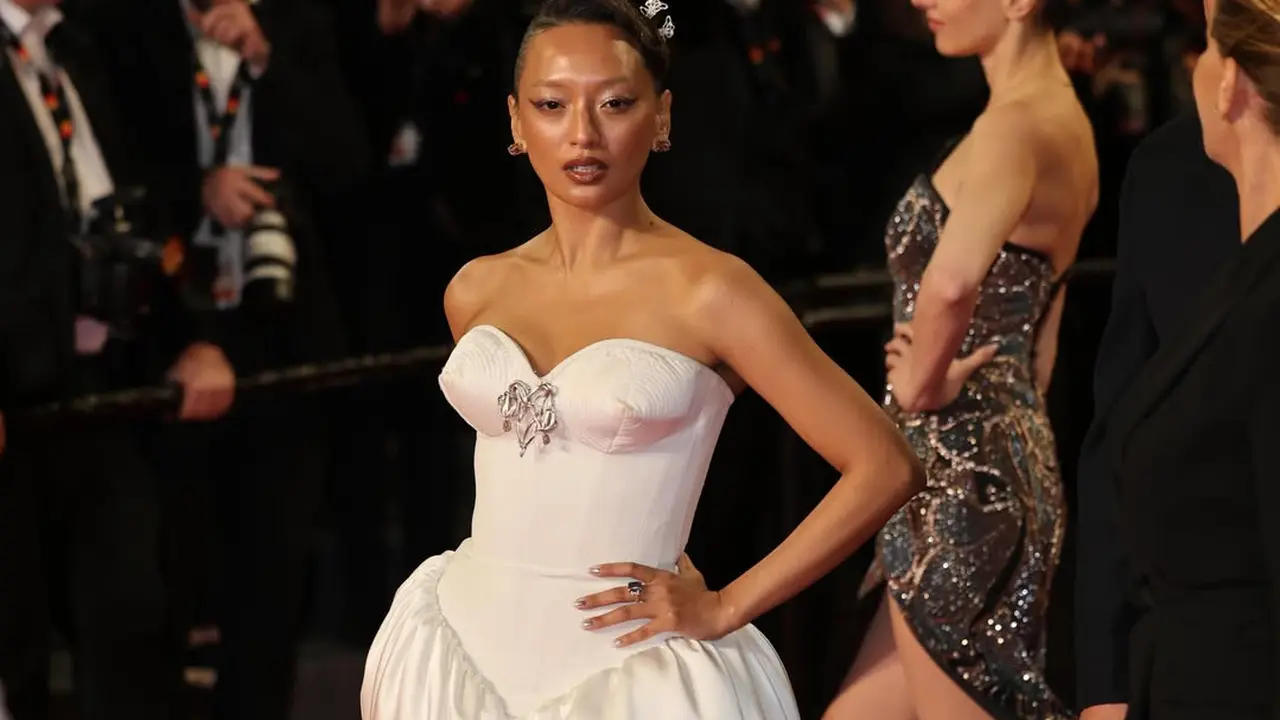 Debut Asmara Abigail di Festival Film Cannes 2026, Tampil Fierce dalam Gaun Putih yang Dramatis
