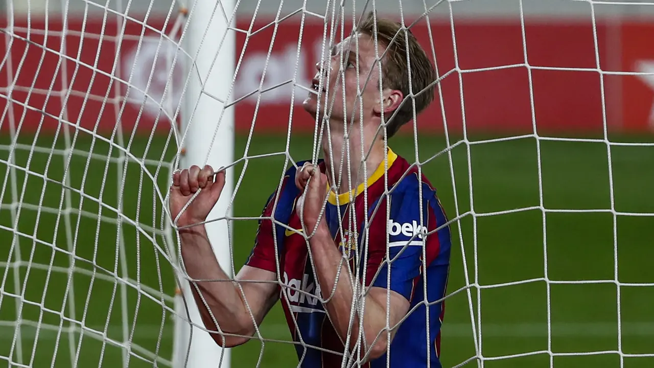 FOTO: Barcelona Kembali ke Posisi 3 usai Tundukkan Elche 3-0 - Frenkie De Jong