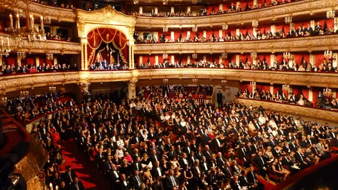 Melihat Lebih Dekat Kemegahan Bolshoi Theater di Rusia 