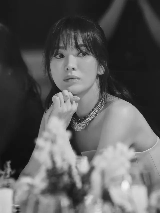 Transformasi Gaya Rambut Song Hye Kyo yang Tunjukkan Pesona Lady Boss hingga Princess