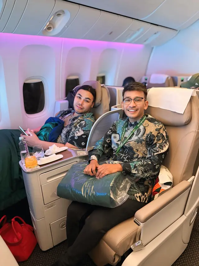 Ruben Onsu & Ivan Gunawan di pesawat