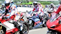 Pembalap andalan Gresini Racing MotoGP, Enea Bastianini, mengikuti Parade MotoGP di Jakarta. (ist)