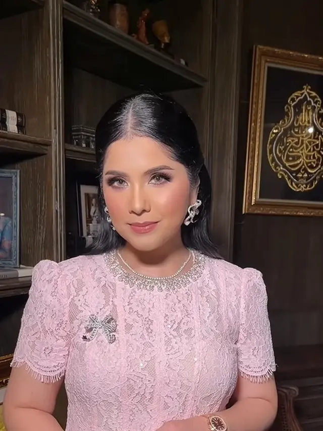 Dress Brokat Soft Pink Annisa Yudhoyono saat Pesta Ultah Aira