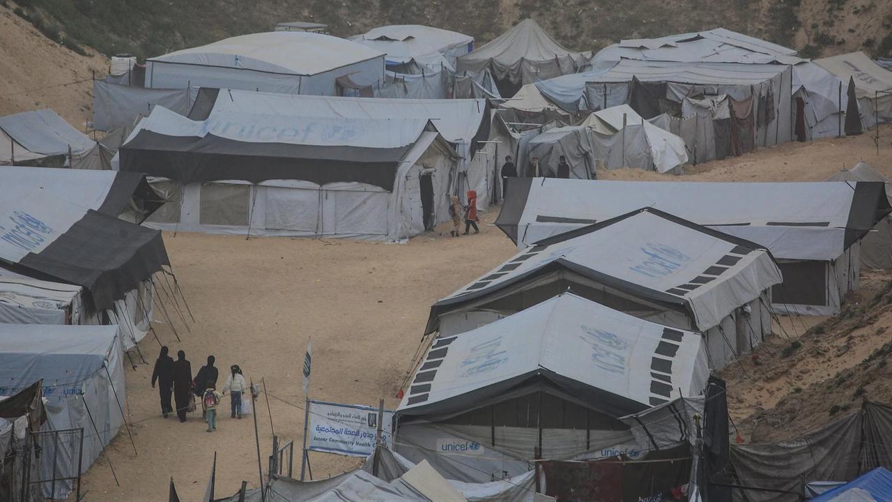 FOTO: Kabut Debu Selimuti Kamp Pengungsi Gaza di Tengah Ketidakpastian Gencatan Senjata