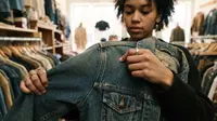 7 Alasan Gen Z Suka Barang Vintage, Lebih dari Sekadar Tren Thrifting