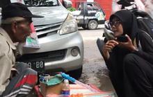 Kisah Haru Mbah Salam, Penjual Mainan yang Setiap Hari Tidur Beralaskan Kardus di Emperan Toko