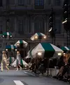 Louis Vuitton SS27 karya Nicolas Ghesquière menekankan Ergonomie: busana ringan, fleksibel, dan intuitif yang mengikuti tiap gerak tubuh layaknya lapisan kulit  (dok. Louis Vuitton)